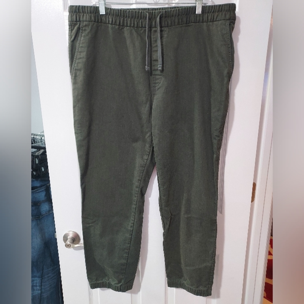 Banana Republic Olive Green Heather Travel Joggers in Size XL